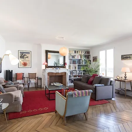 Appartamento Veeve - Balcony Over The Tree-lined Boulevard *