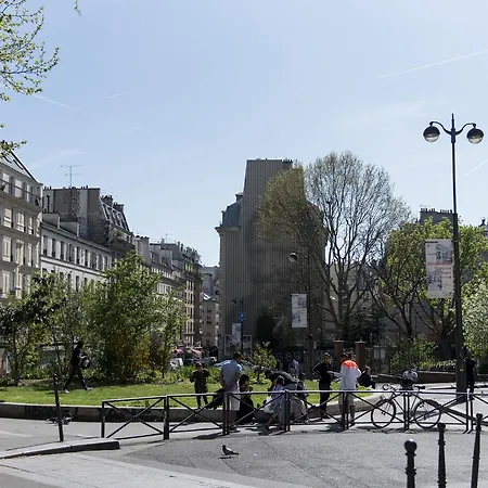Veeve - Balcony Over The Tree-lined Boulevard Appartamento Parigi