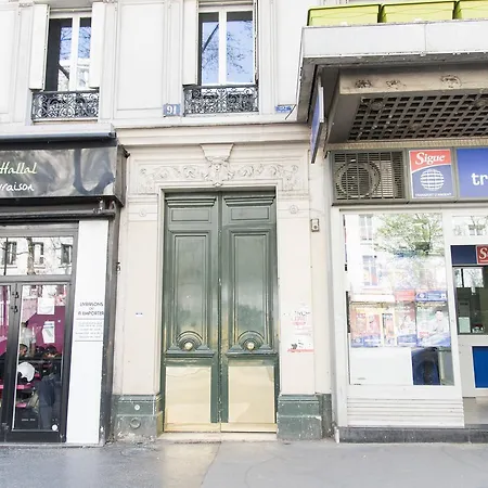 Veeve - Balcony Over The Tree-lined Boulevard Appartamento Parigi