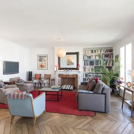 Veeve - Balcony Over The Tree-lined Boulevard * Parigi